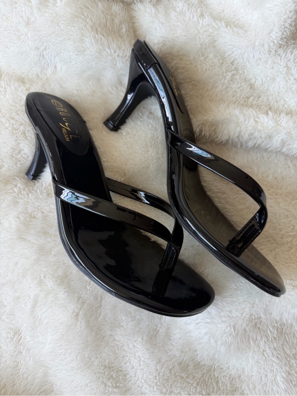 Glossy Black Patent Thong Sandals for Women - Picture 7 of 7
